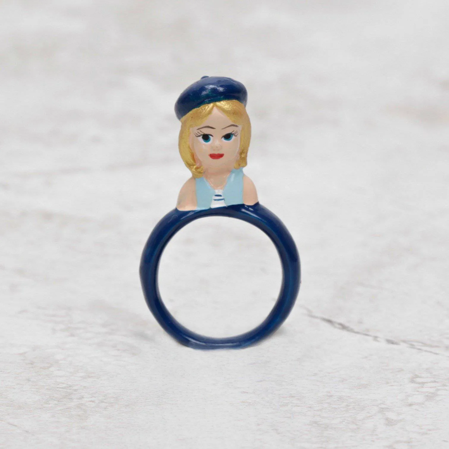 Blonde Jeunes Demoiselles Ring