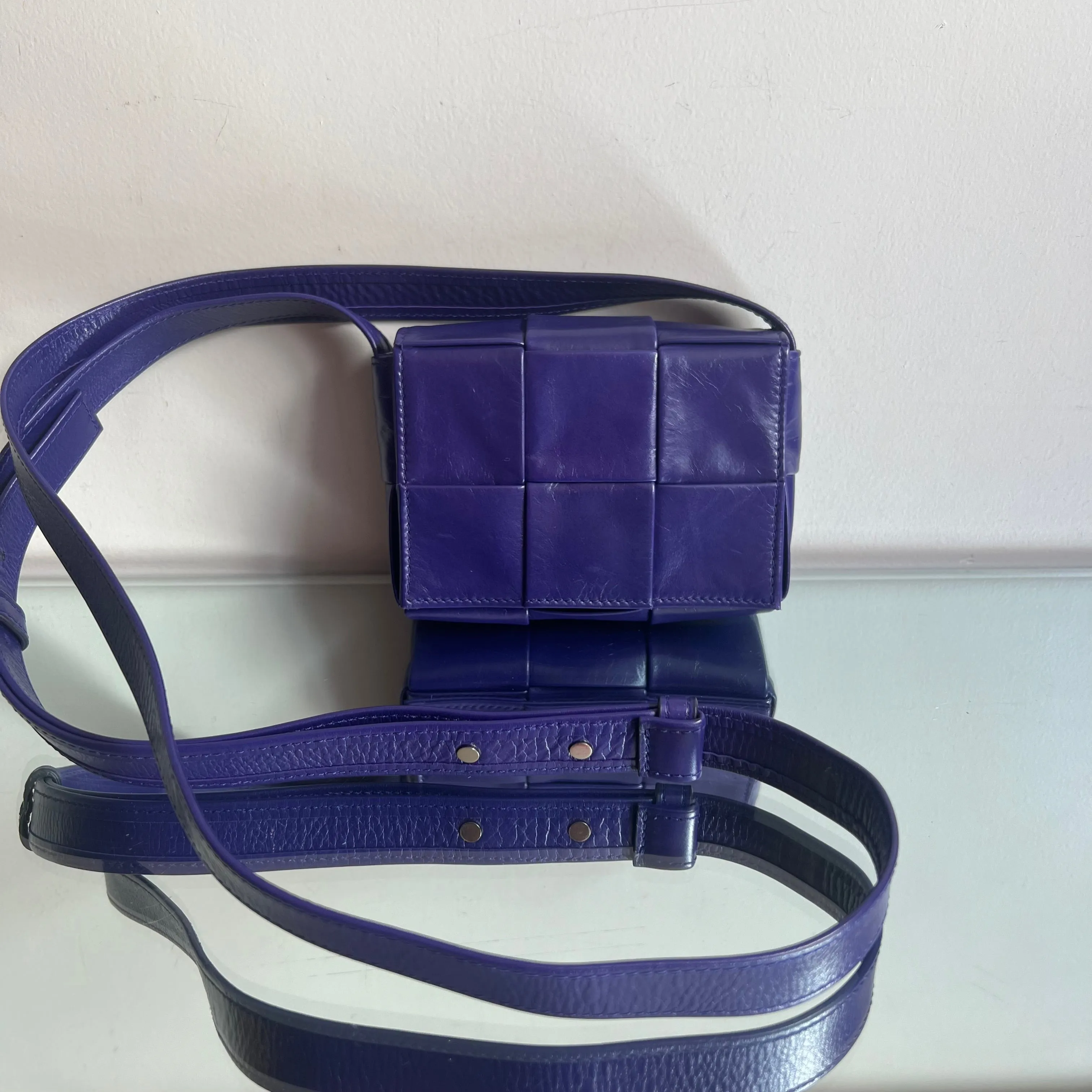 Bolsa Bottega Veneta Cassete Mini Roxa