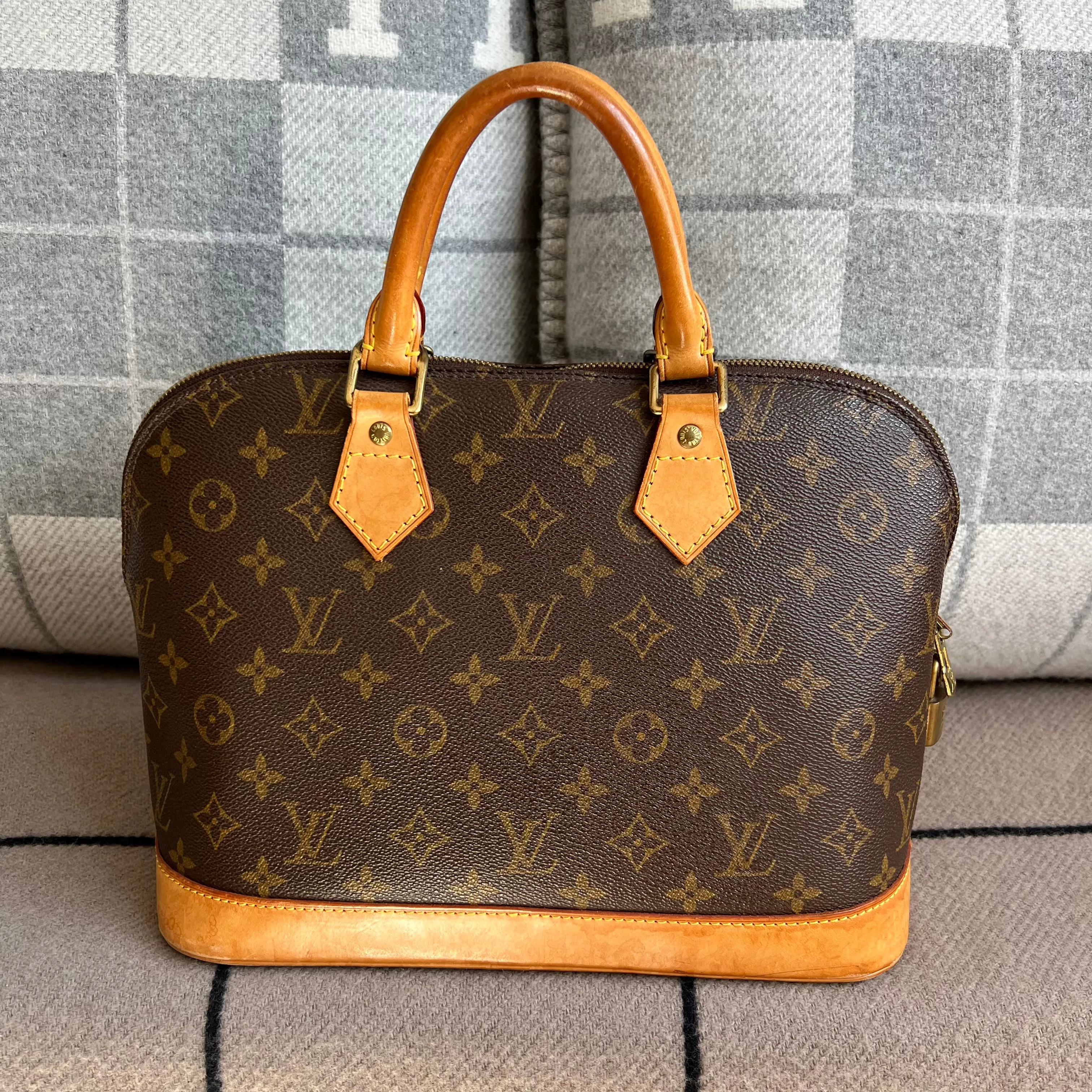 Bolsa Louis Vuitton Alma Monograma