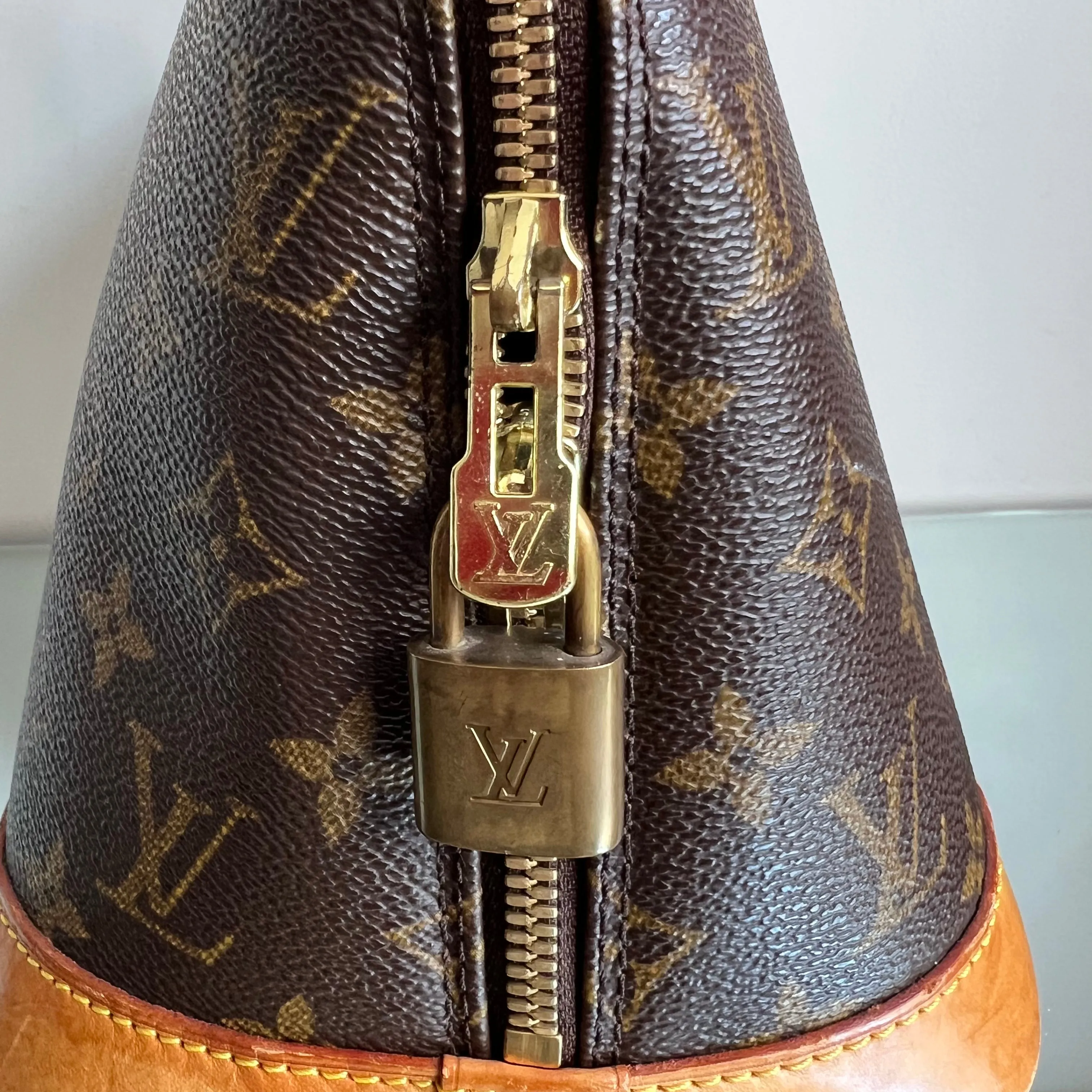 Bolsa Louis Vuitton Alma Monograma