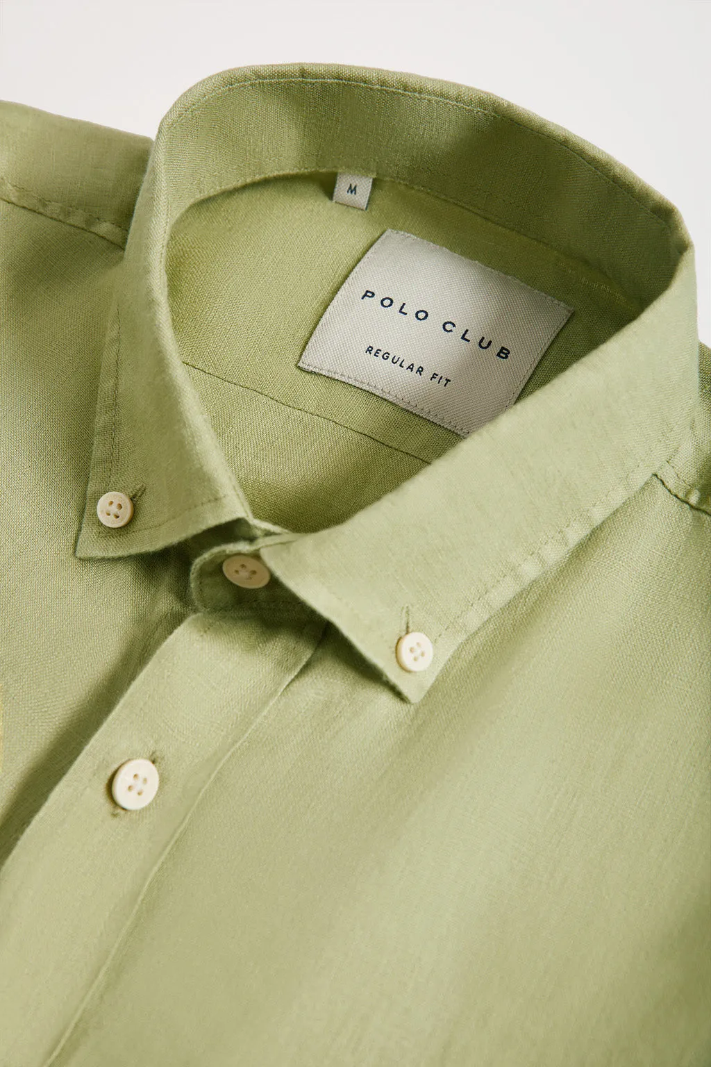 Camisa de lino verde con logo bordado