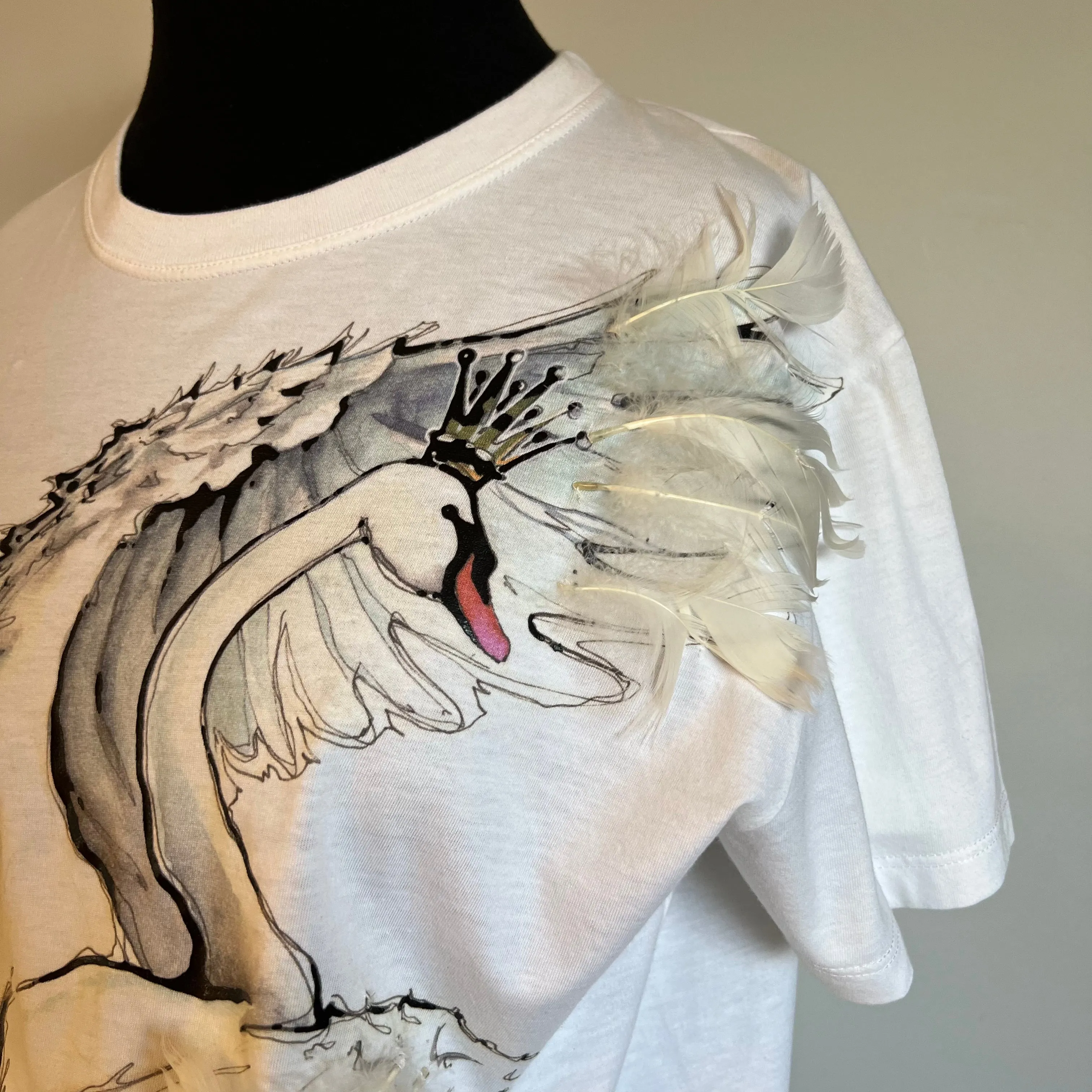 Camiseta Red Valentino Branca  Cisne Plumas