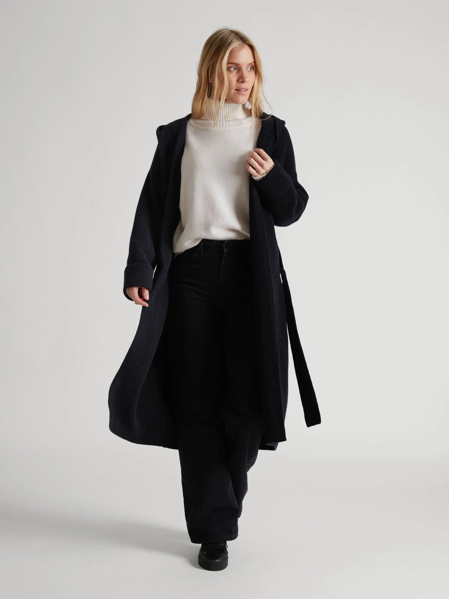 Cashmere coat "Nora" - black