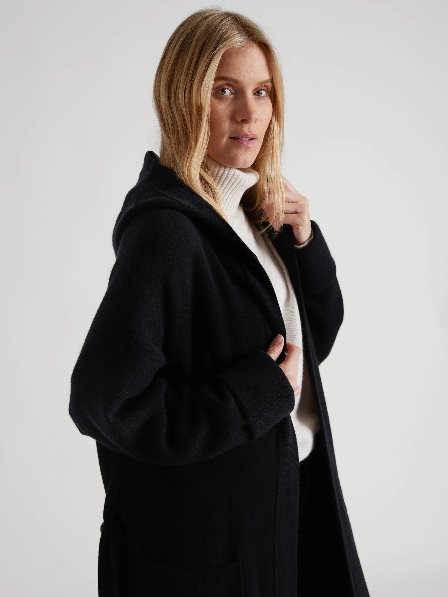 Cashmere coat "Nora" - black