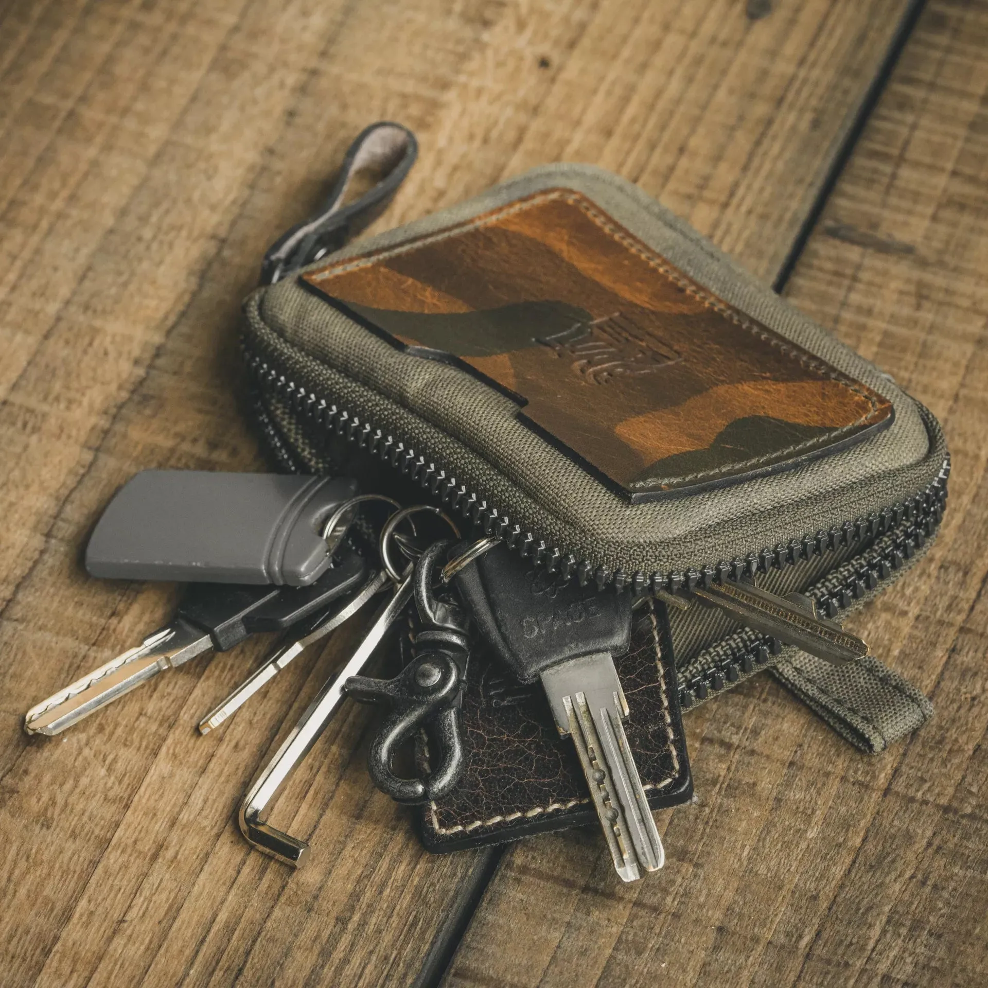 CORDURA® Nylon   Leather Essential Wallet