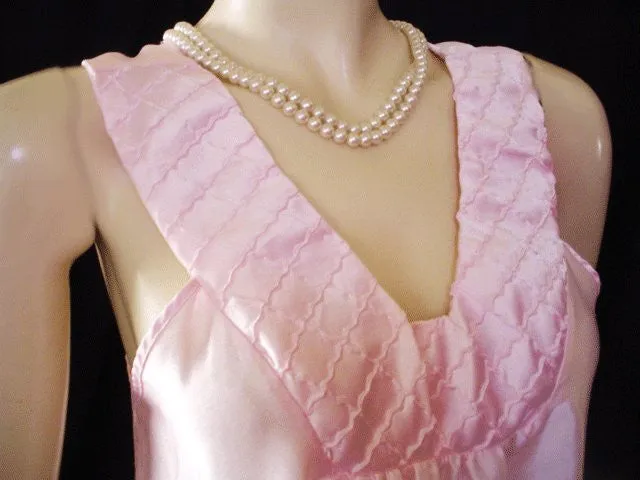 *GORGEOUS VINTAGE VALENTINO PINK SATIN BASKET WEAVE LOOK PEIGNOIR & NIGHTGOWN SET