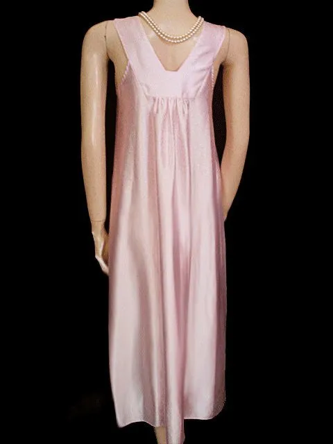 *GORGEOUS VINTAGE VALENTINO PINK SATIN BASKET WEAVE LOOK PEIGNOIR & NIGHTGOWN SET