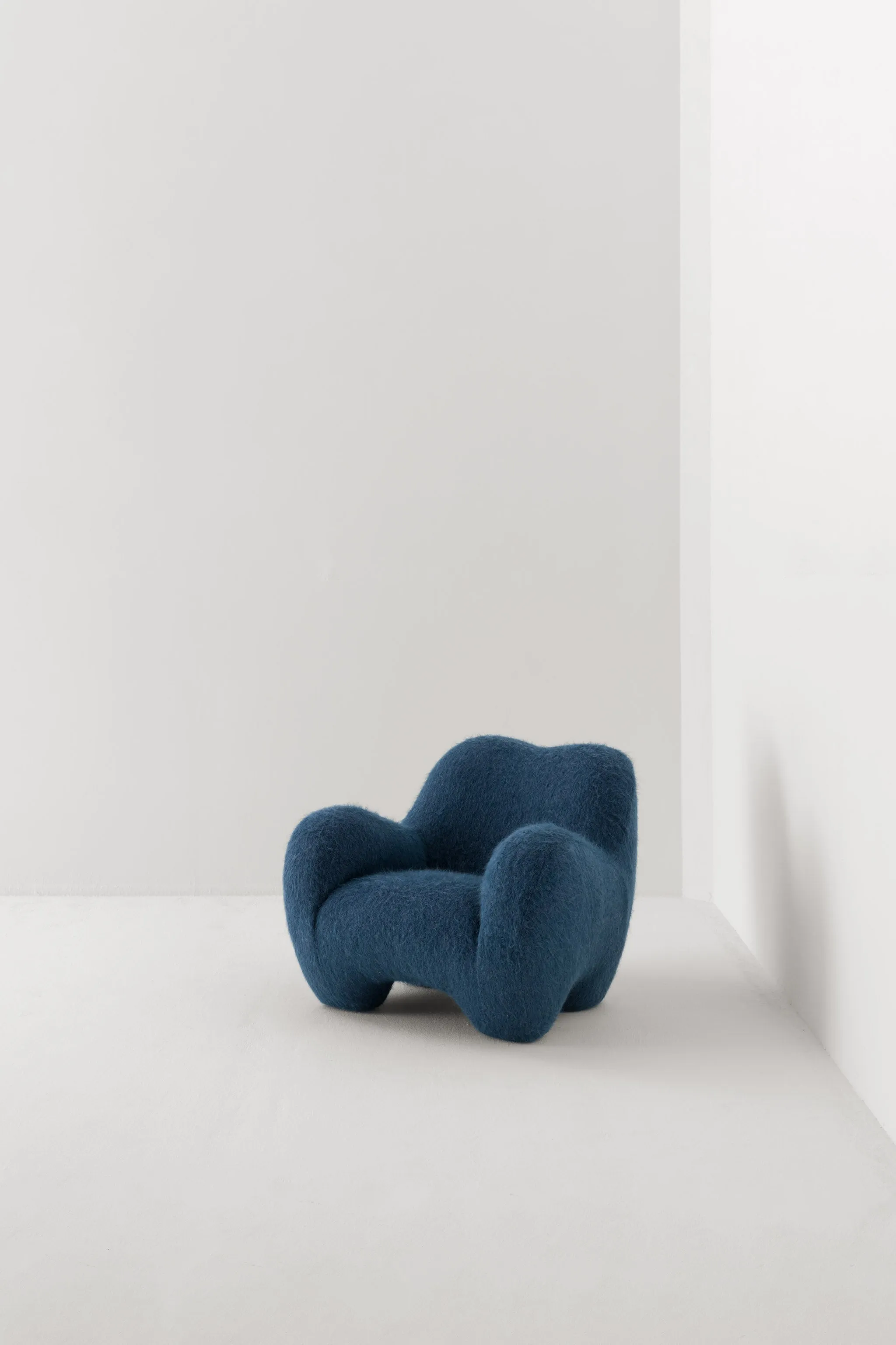 GUMMY ARMCHAIR / YETI ENCRE