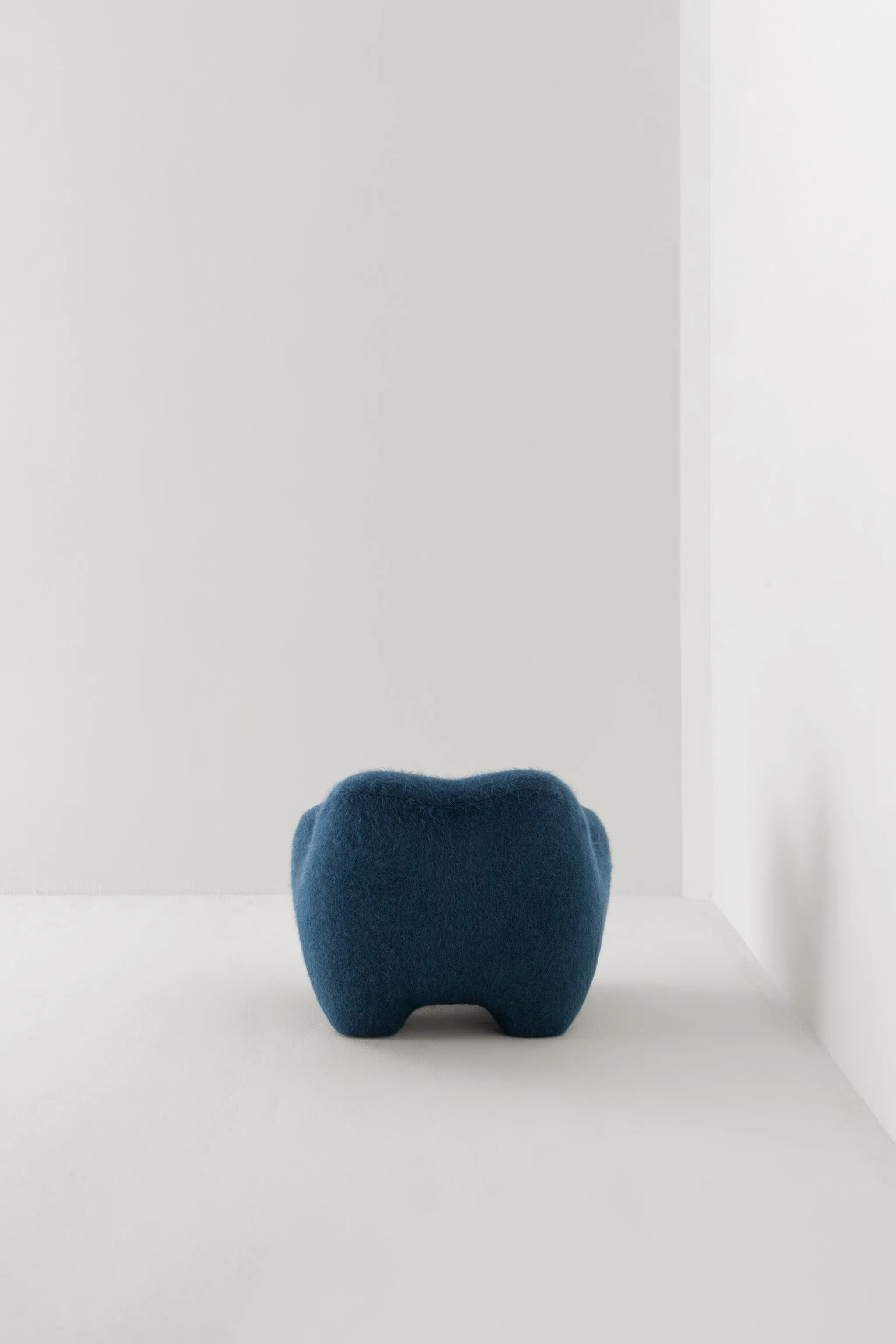 GUMMY ARMCHAIR / YETI ENCRE