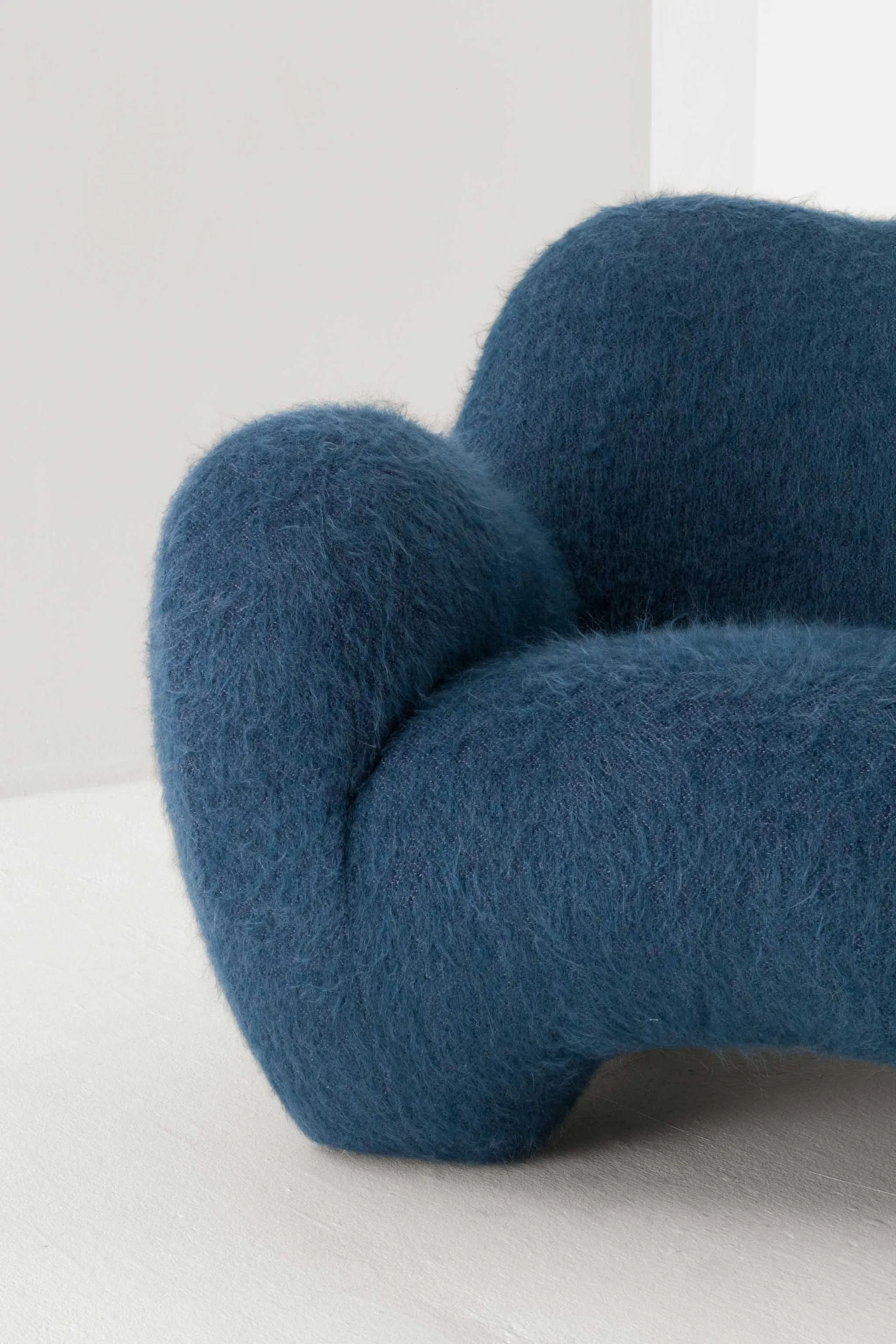 GUMMY ARMCHAIR / YETI ENCRE