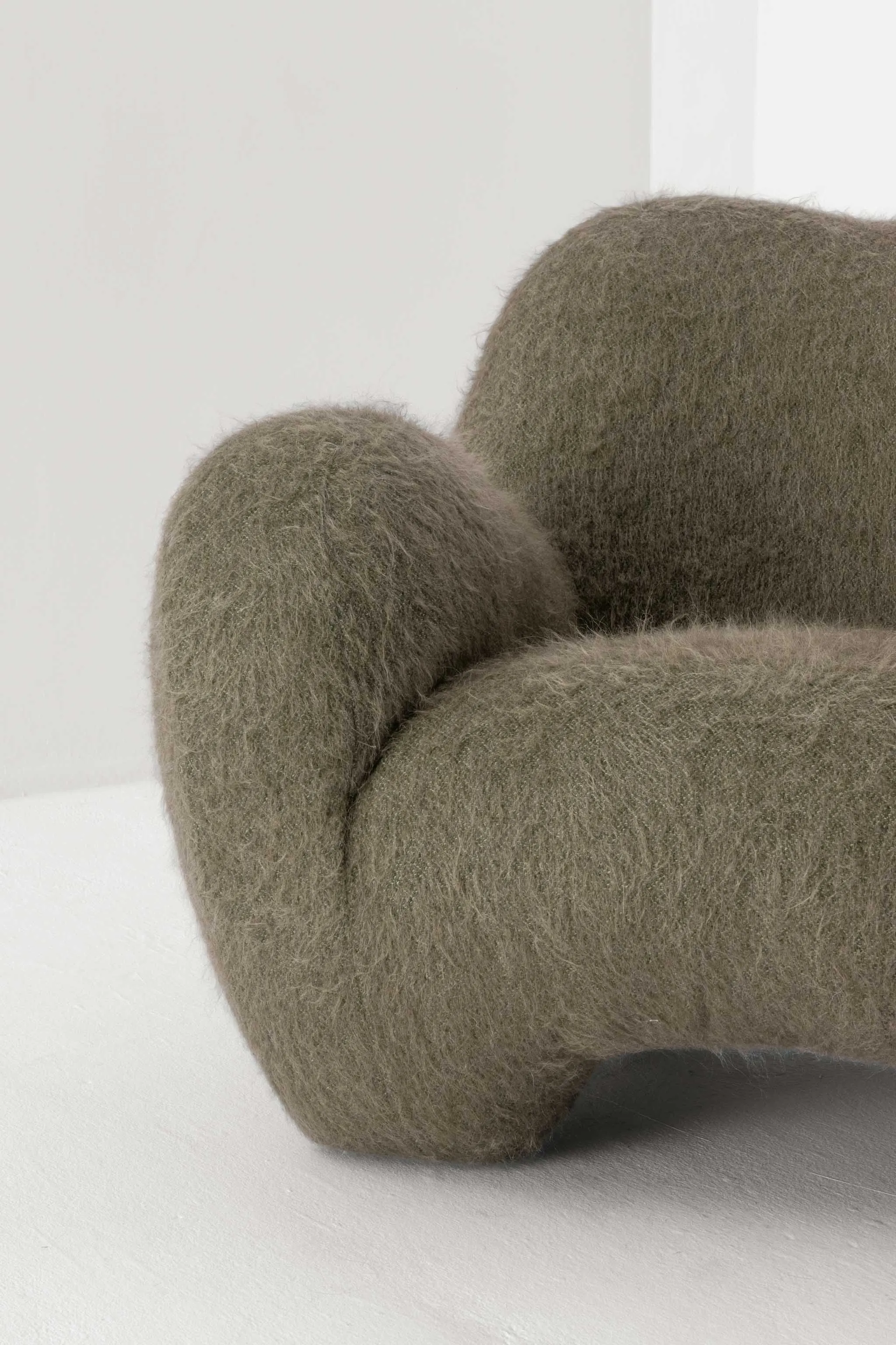 GUMMY ARMCHAIR / YETI HERISSON