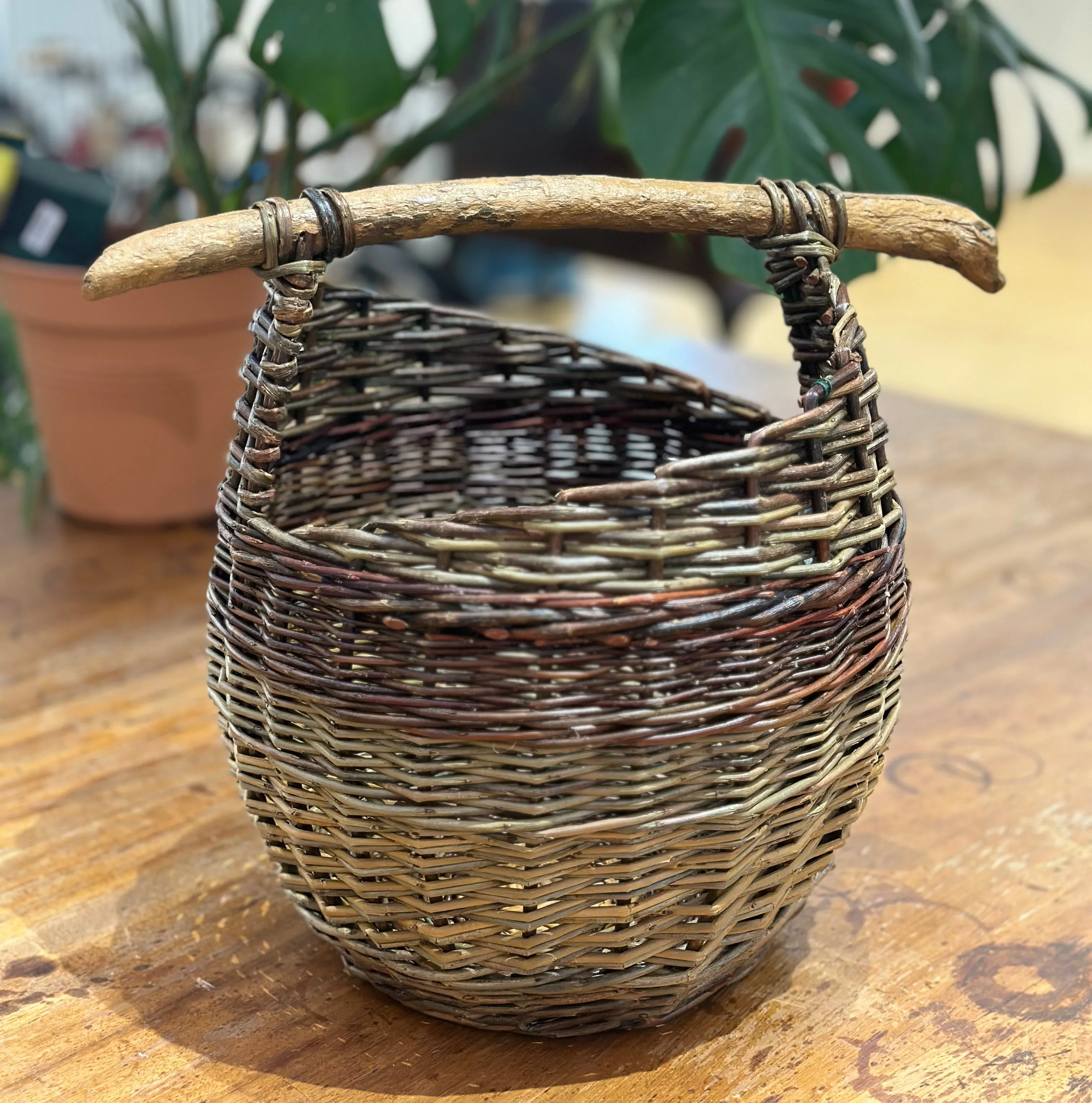 Island Willow Asymmetric basket small