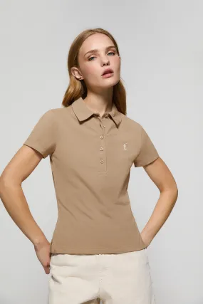 Polo Pereira marrón suave de cinco botones de mujer con logo engomado Rigby Go