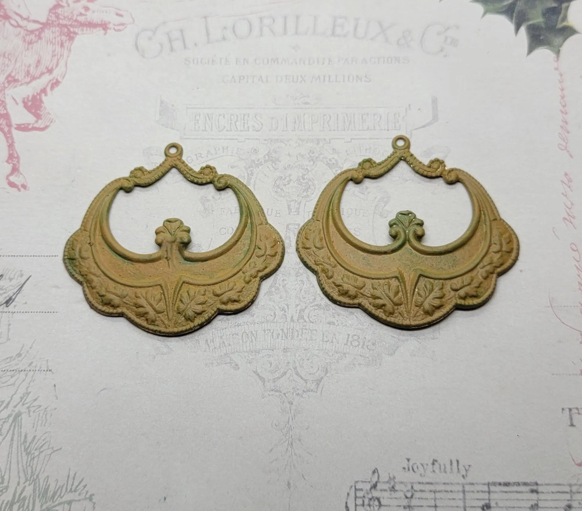 Verdi Gold Patina Ornate Victorian Charms x 2 - 6845VGSG