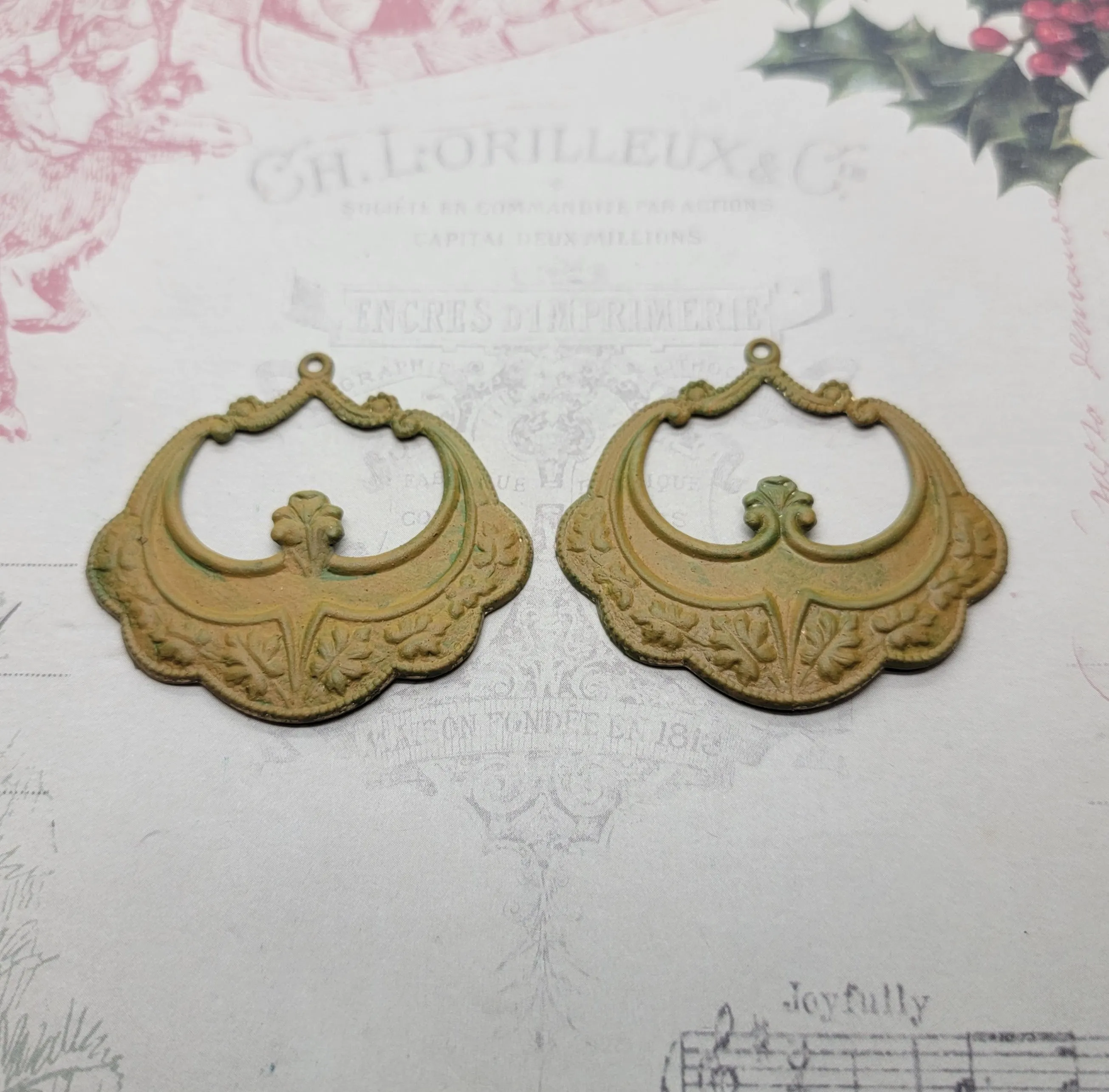 Verdi Gold Patina Ornate Victorian Charms x 2 - 6845VGSG