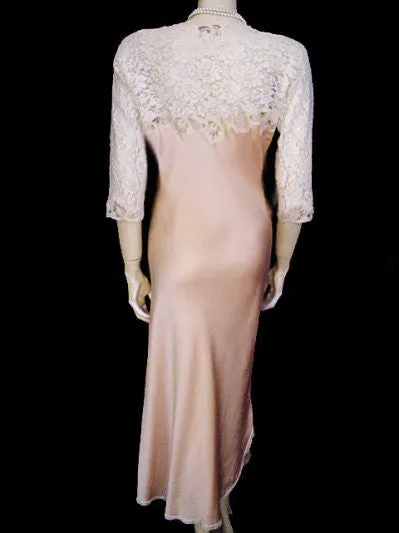 *VERY RARE VINTAGE CHRISTIAN DIOR "LE CONNAISSEUR" FROM NEIMAN MARCUS SILK & HEAVY LACE BRIDAL TROUSSEAU PEIGNOIR & NIGHTGOWN SET