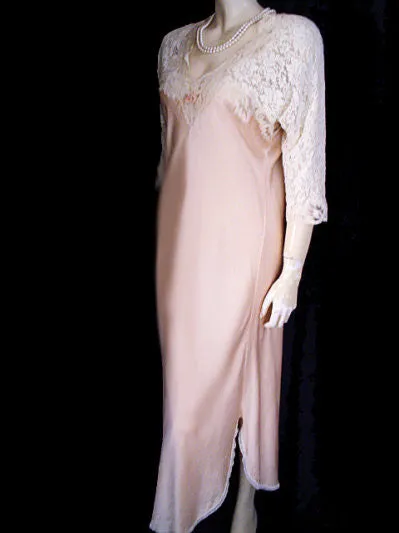 *VERY RARE VINTAGE CHRISTIAN DIOR "LE CONNAISSEUR" FROM NEIMAN MARCUS SILK & HEAVY LACE BRIDAL TROUSSEAU PEIGNOIR & NIGHTGOWN SET