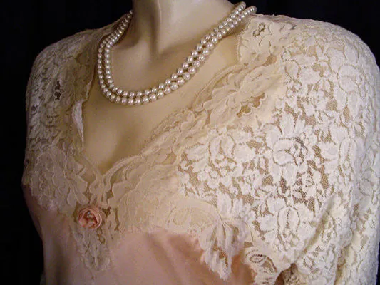 *VERY RARE VINTAGE CHRISTIAN DIOR "LE CONNAISSEUR" FROM NEIMAN MARCUS SILK & HEAVY LACE BRIDAL TROUSSEAU PEIGNOIR & NIGHTGOWN SET