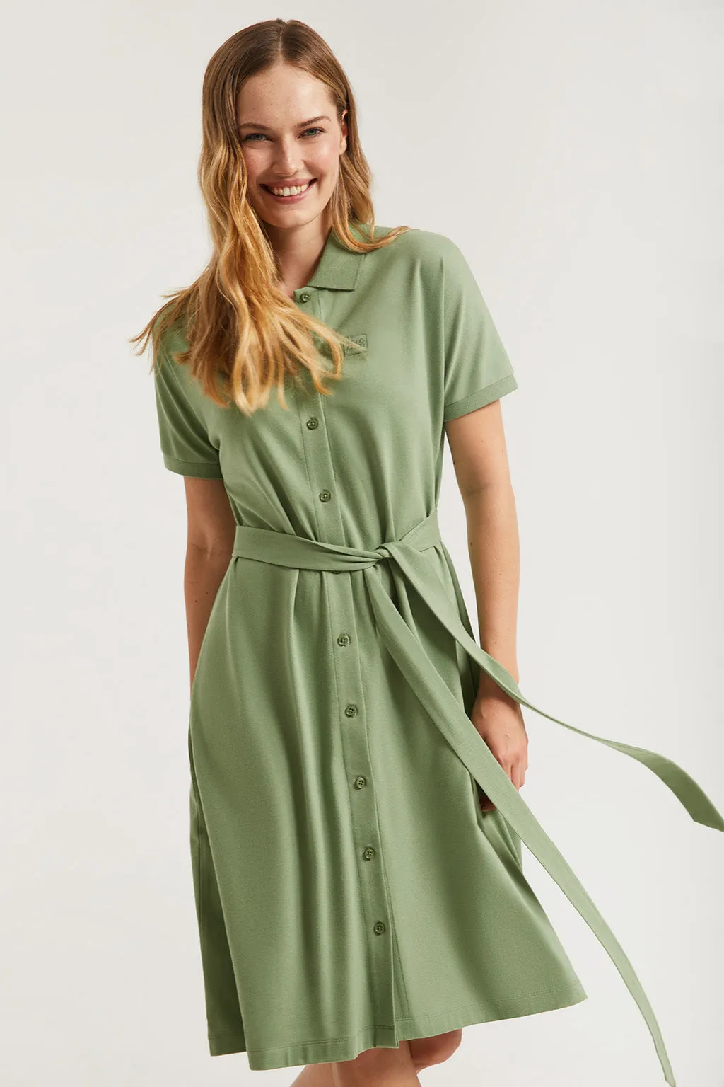 Vestido midi verde con logo bordado al tono