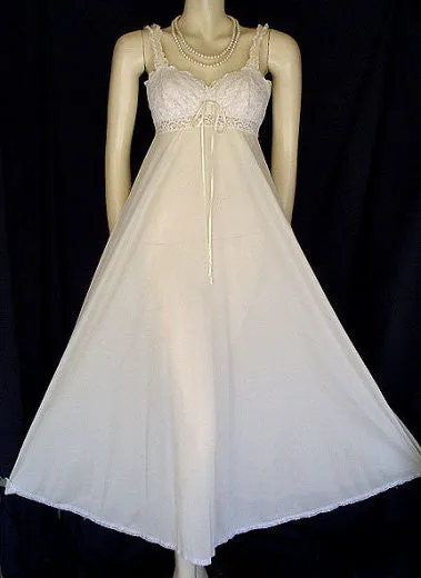 *VINTAGE OLGA "SLEEPING PRETTY" LACE BRA NIGHTGOWN IN SWEET CREAM